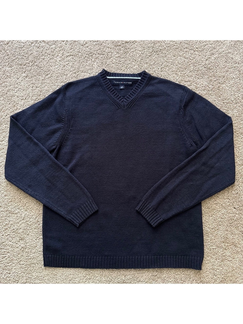 Men’s Tommy Hilfiger V-neck knit sweater dark navy blue size L